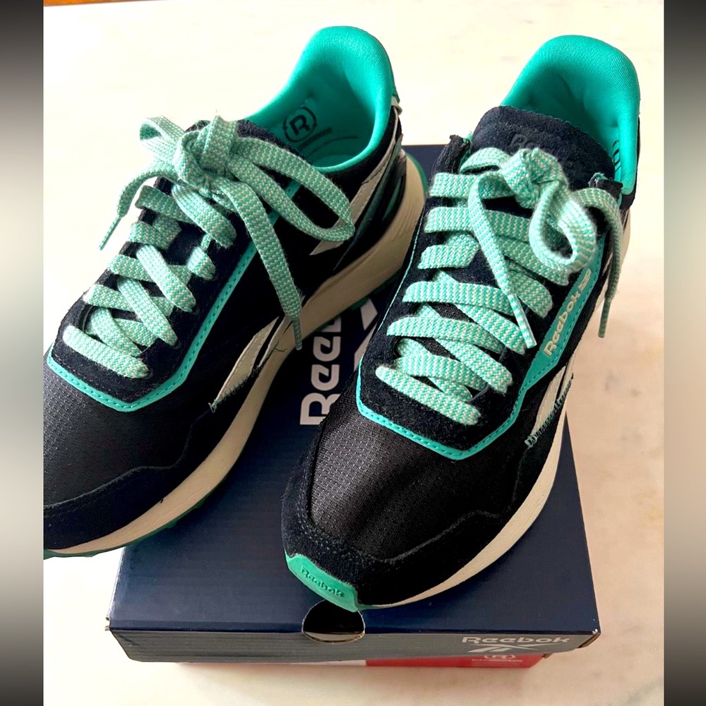 Black/Turquoise Reebok Size 7